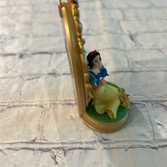 HALLMARK (1998) WALT DISNEY SNOWWHITE ORNAMENT - Picture 3 of 8